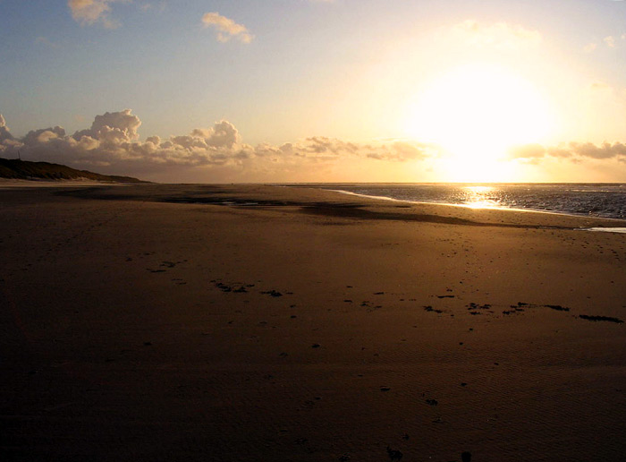 Strand zur Goldenen Stunde