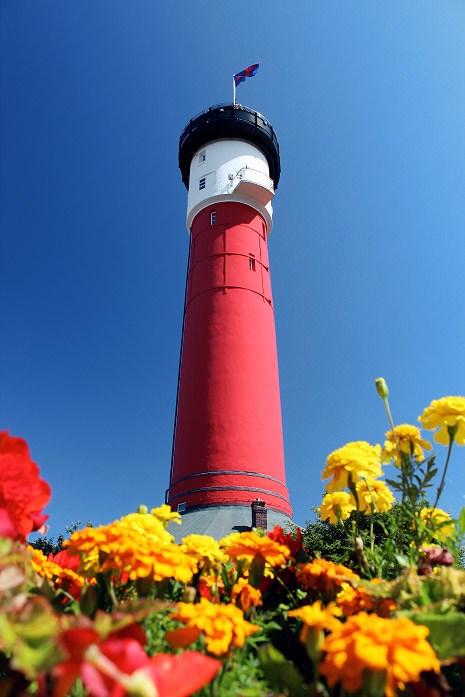 Alter Leuchtturm im Sommer