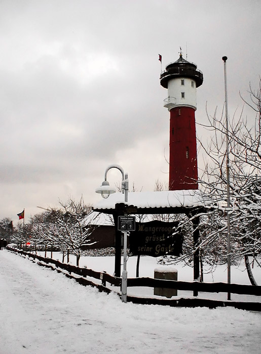 Alter Leuchtturm im Schnee