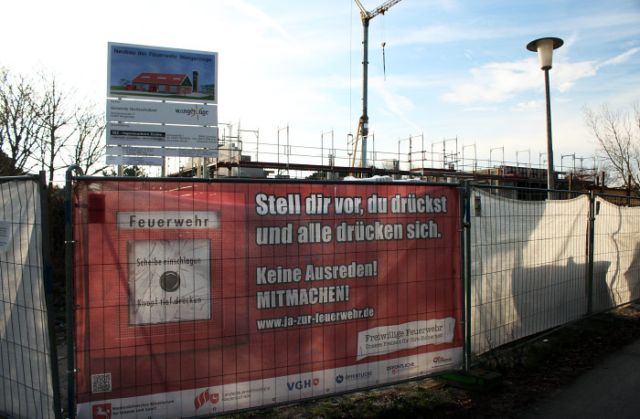 Bauzaun am Feuerwehr-Neubau