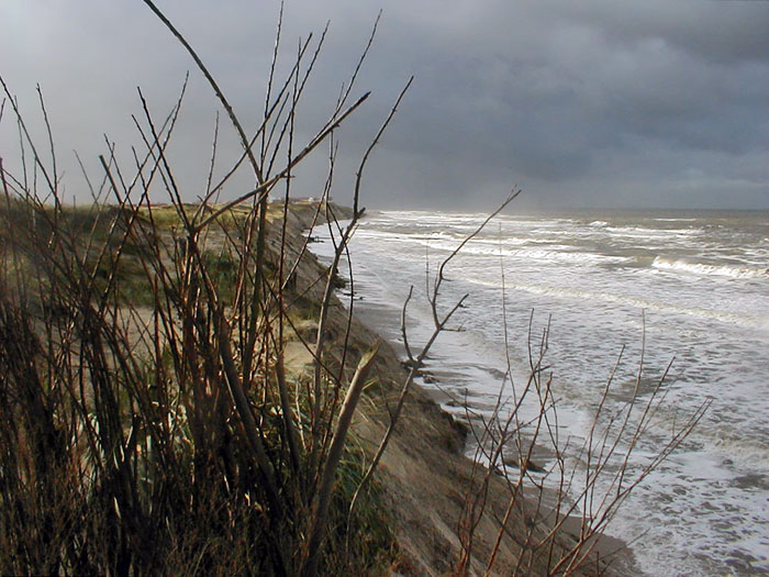 Sturmflut von den Dünen aus gesehen