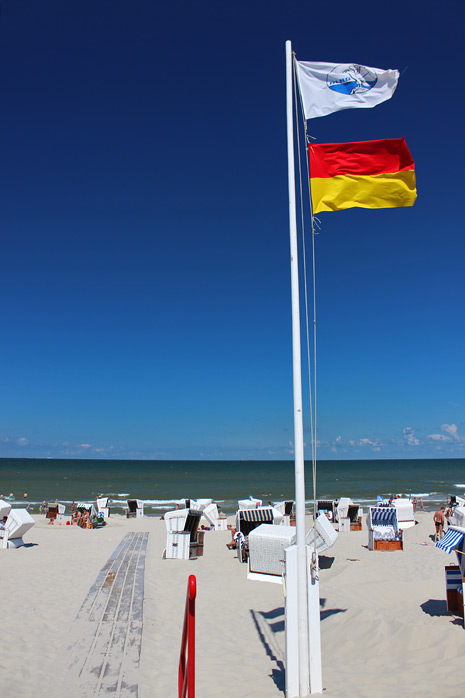 DLRG-Flagge am Hauptstrand