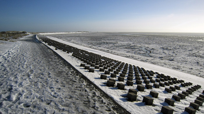 Schnee auf dem Südwestdeckwerk