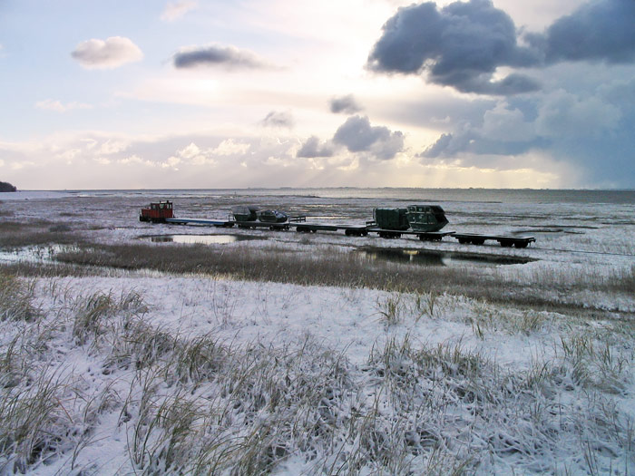 Blick auf das verschneite Deichvorland