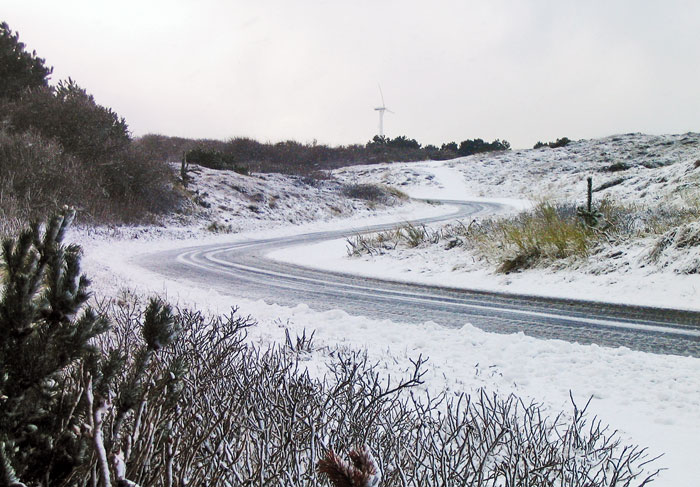Schneematsch auf der Straße zum Westen