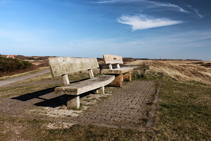 Sitzbänke auf dem Deich
