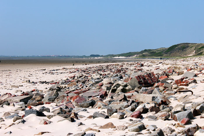 Steintrümmer am Ostende
