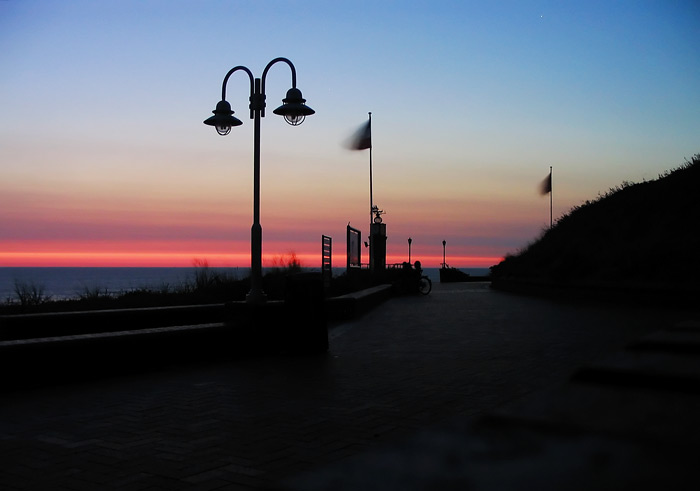 Morgendämmerung an der Strandpromenade