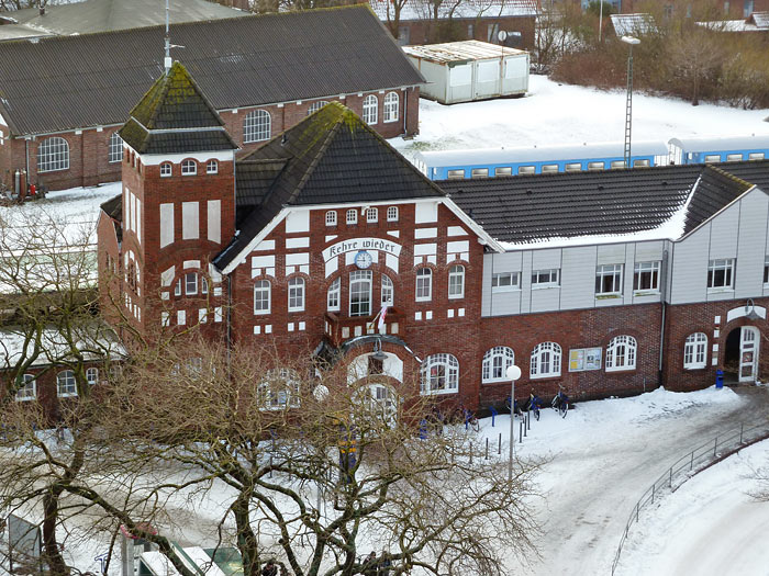 Bahnhof im Schnee