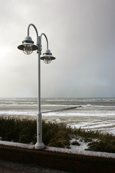 Straßenlaterne an der Strandpromenade