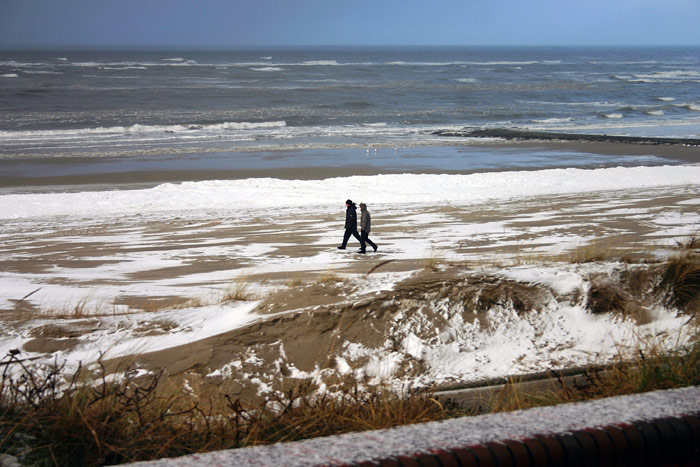 Spaziergänger am Strand