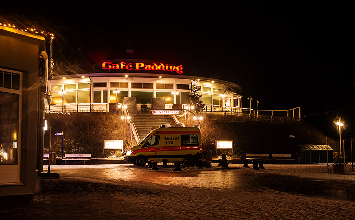 Rettungswagen vorm Pudding