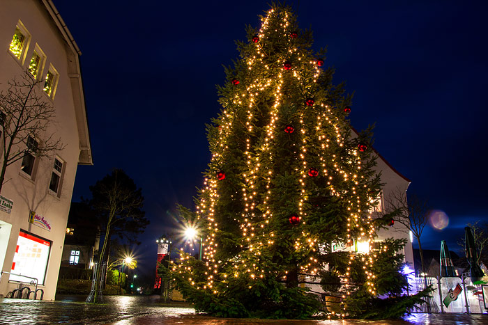 Weihnachtsbaum auf dem Appellplatz