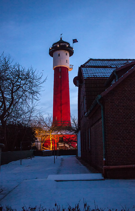 Alter Leuchtturm im Dämmerlicht