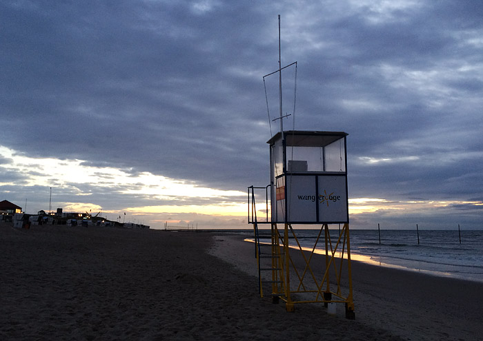 Badeturm in der Abenddämmerung