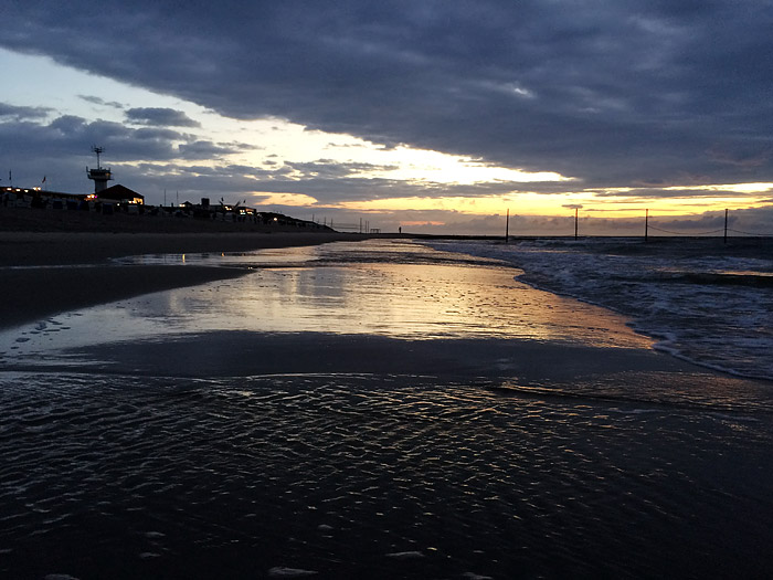 Hauptstrand in der Abenddämmerung