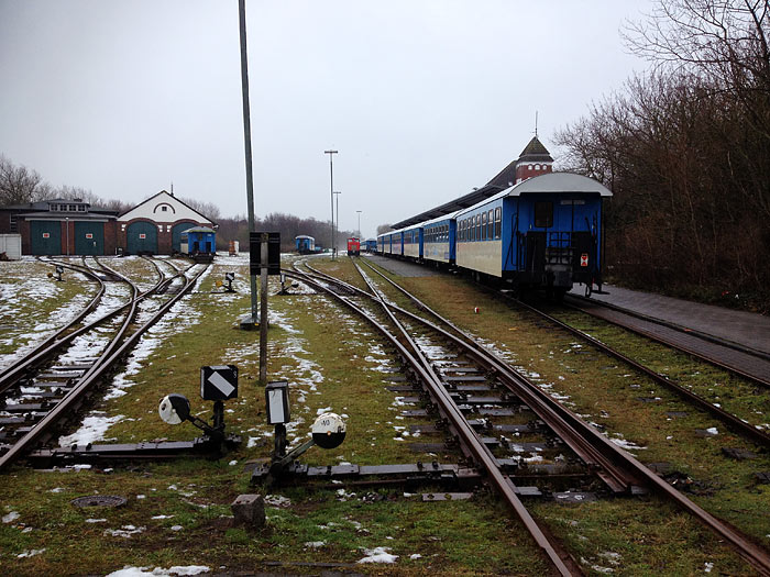 Am Bahnhof