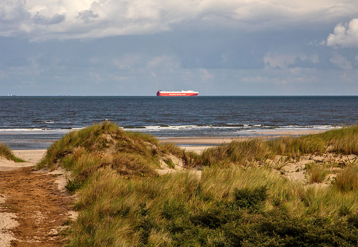 Blick von den Dünen zum Fahrwasser