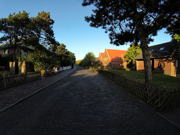 Abendstimmung in der Straße Am Wattenmeer