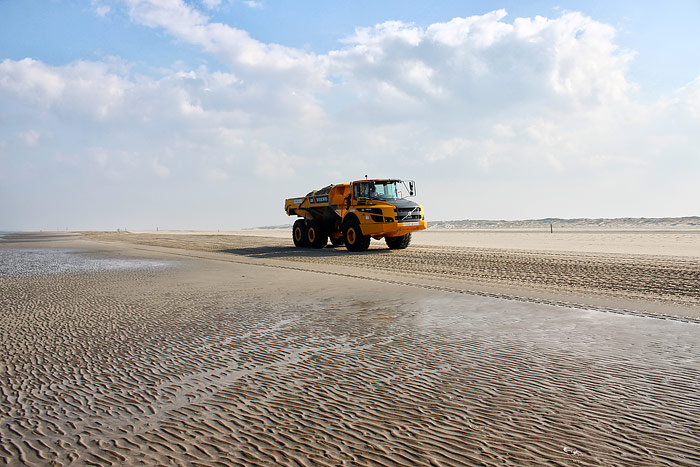 Vorbeifahrender Dumper
