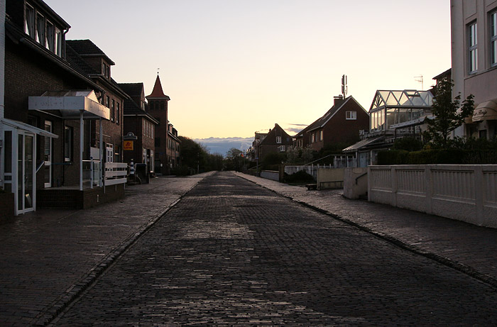 Charlottenstraße am Abend