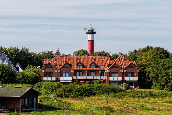 Alter Leuchtturm vom Deich aus gesehen