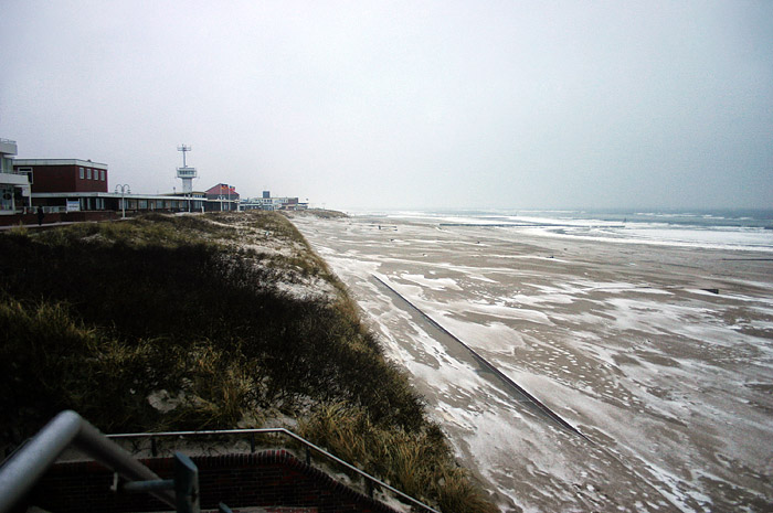 Schnee am Hauptstrand