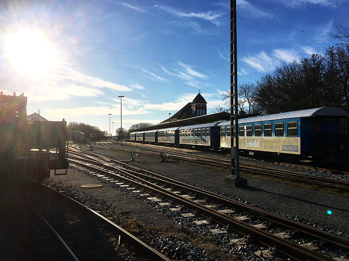 Am Bahnhof