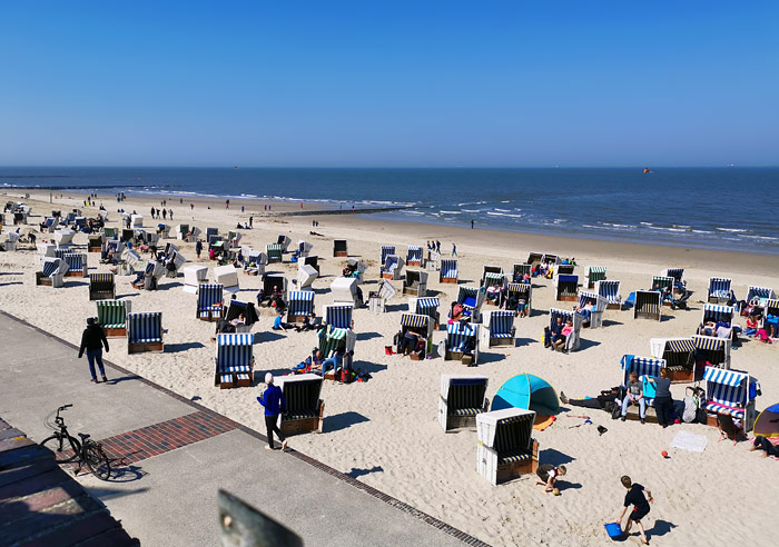 Geschäftiges Treiben am Hauptstrand