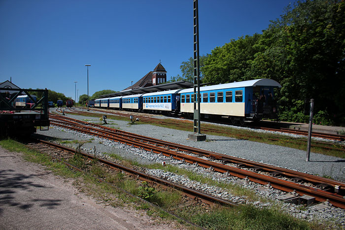 Bahnhof vom Bahnübergang aus gesehen