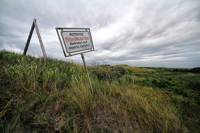 Schild in den Dünen