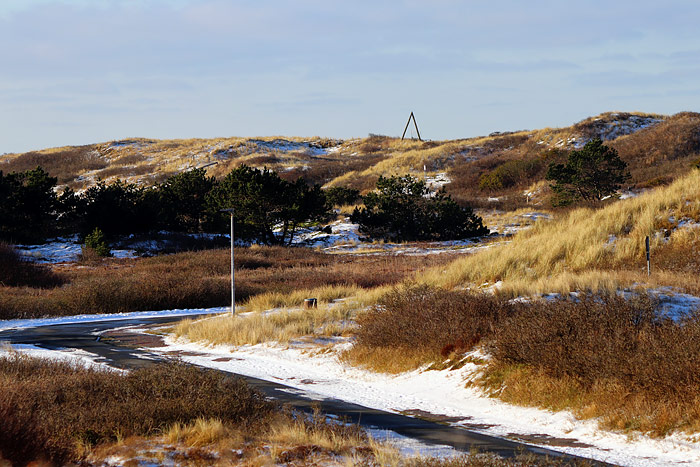 Dünenlandschaft und Straße zum Westen