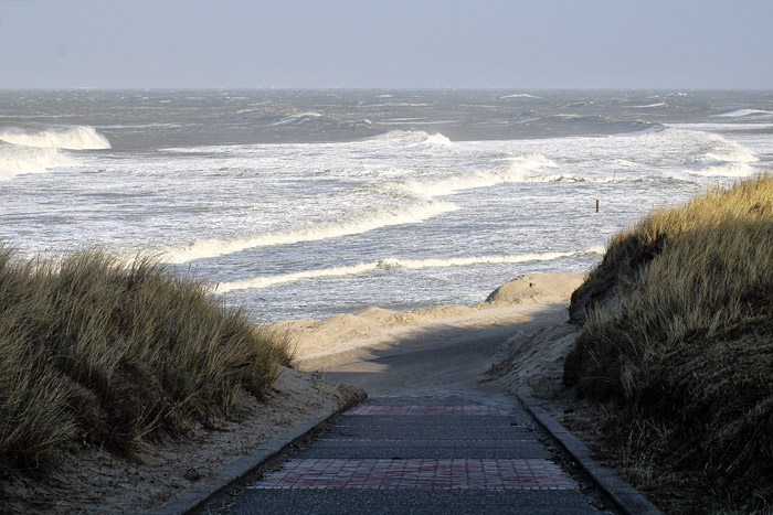 Blick aufs tosende Meer
