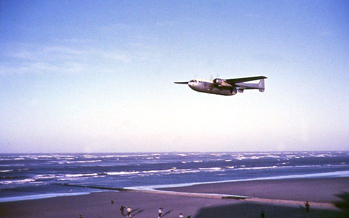 Sturmflut 1962. Noratlas am Strand