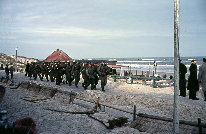 Sturmflut 1962. Soldaten am Strand