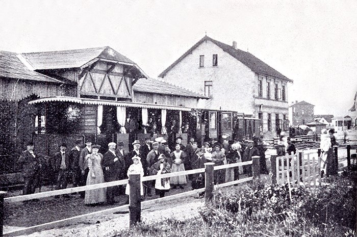Am Bahnhof