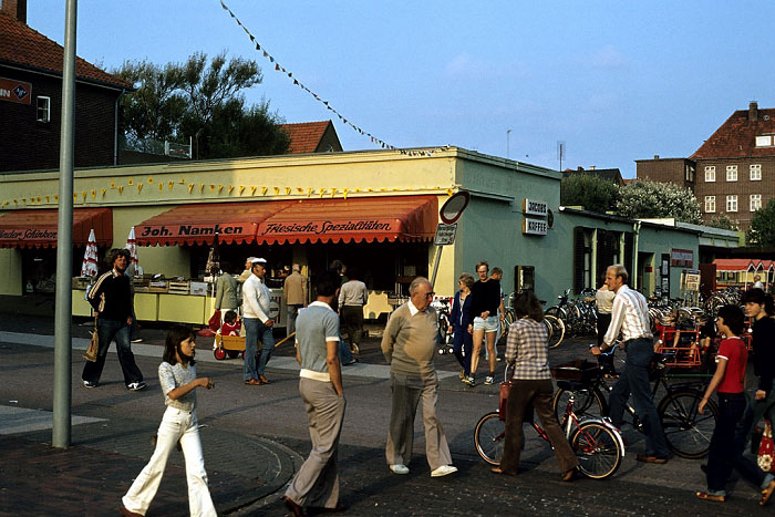 An der Kreuzung Charlottenstraße / Zedeliusstraße