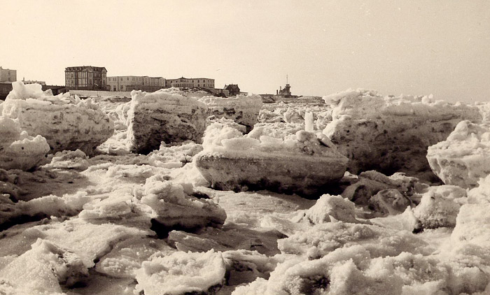 Eis am östlichen Hauptstrand