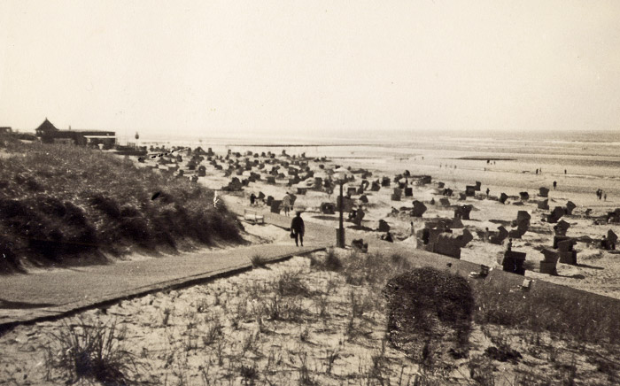 Hauptstrand von der Promenade aus gesehen