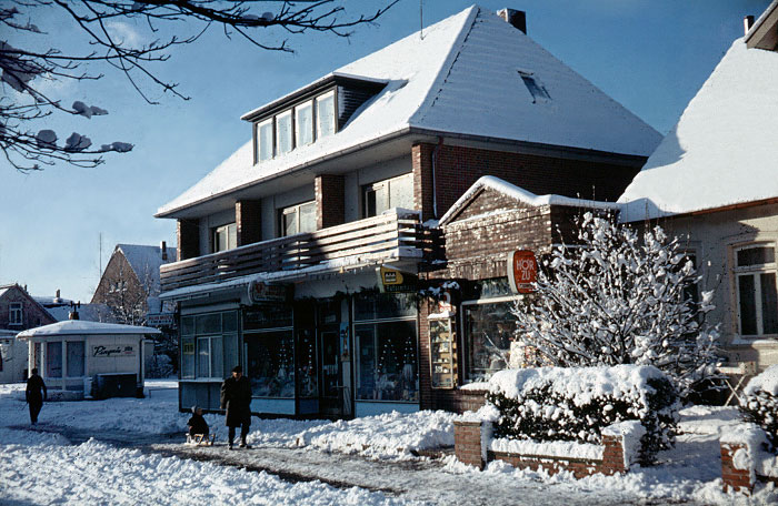 Tief verschneite Zedeliusstraße