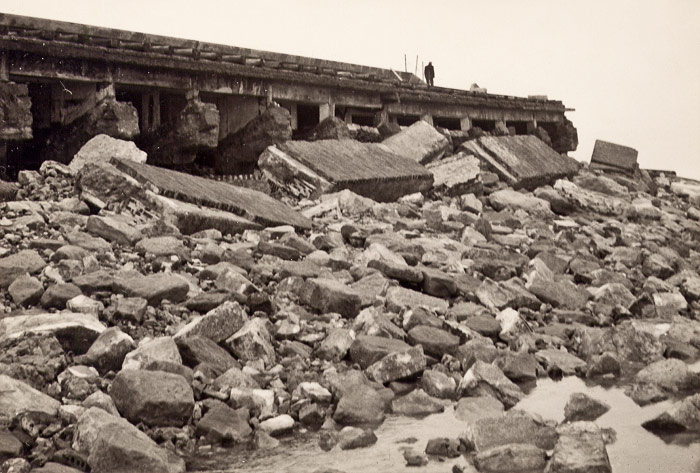 Zerstörte Strandmauer