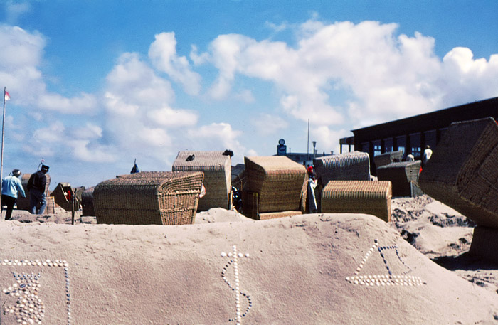 Strandkörbe und Sandburgen im Westfeld