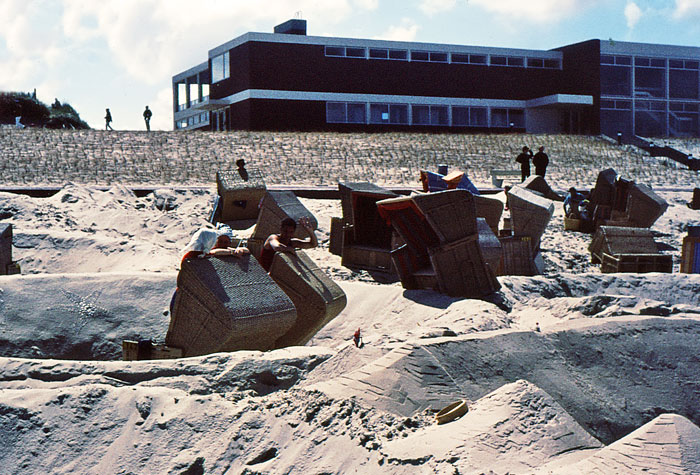 Strandkörbe am neuen Kurmittelhaus