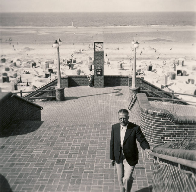 Promenade, Uhr und Burgenstrand