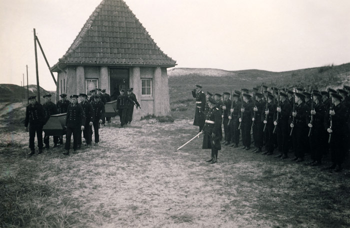 Begr&auml;bnis englischer Flieger