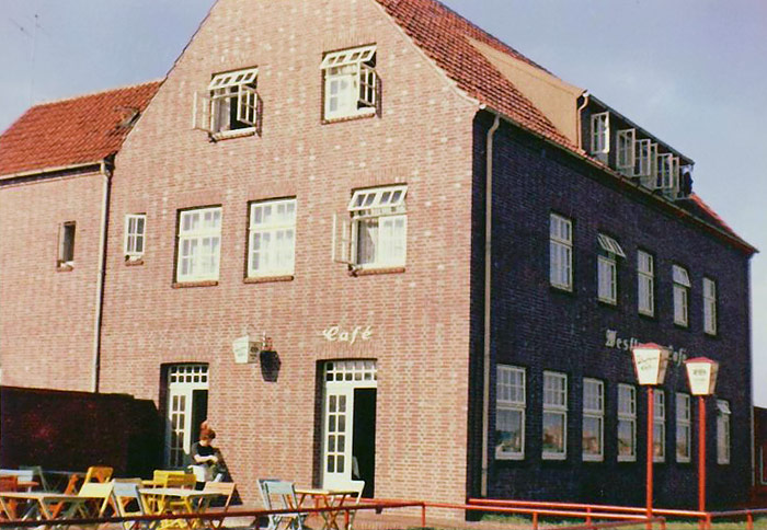 Westturm-Café mit Terrasse