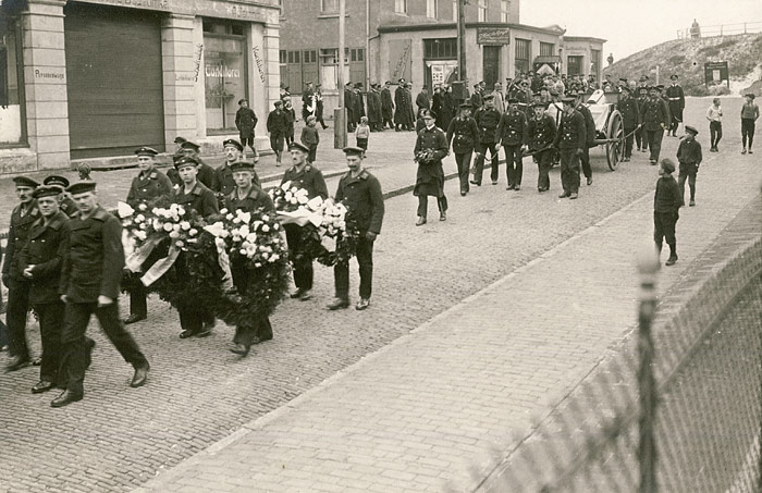 Trauerzug in der Zedeliusstra&szlig;e