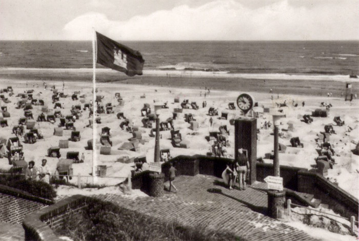 Uhr und Hauptstrand vom Pudding aus gesehen