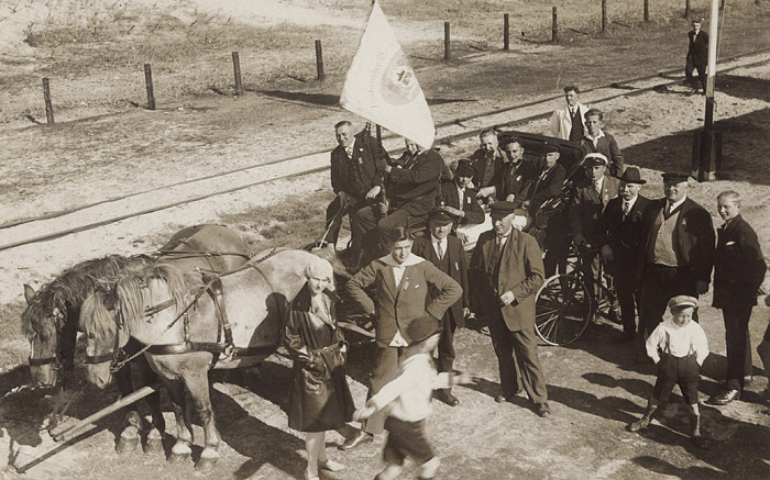 Klootschießer mit Fahne