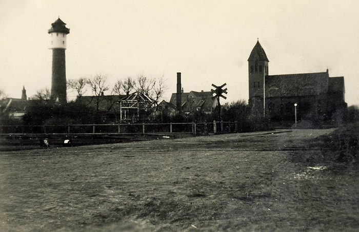 Bahnübergang östlich des Bahnhofs
